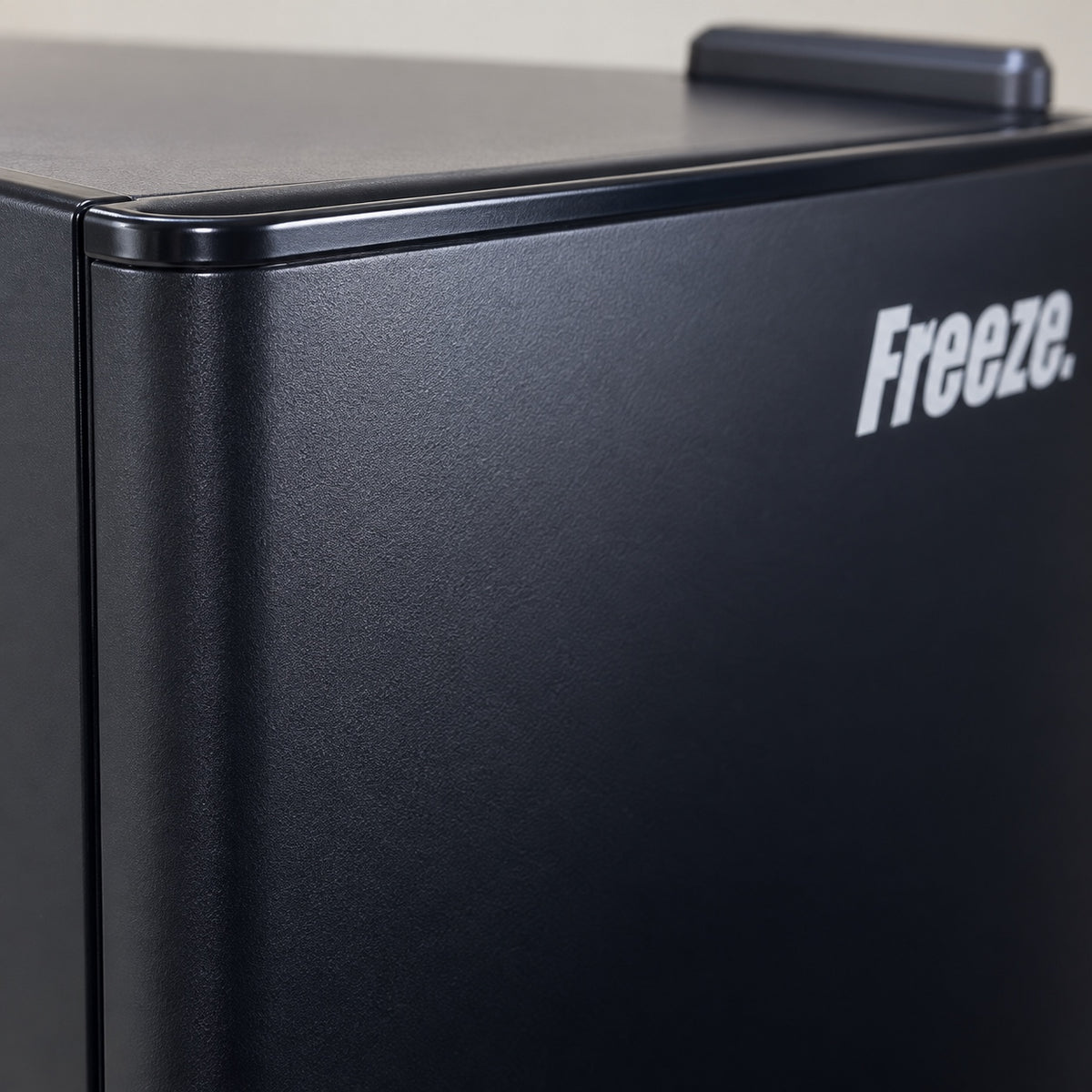 Freeze. FortySB mini fridge 40 l, completely silent, lockable minibar with solid door, blue interior lighting, EasySwitch thermostat, 2 glass shelves and 2 door compartments, Black